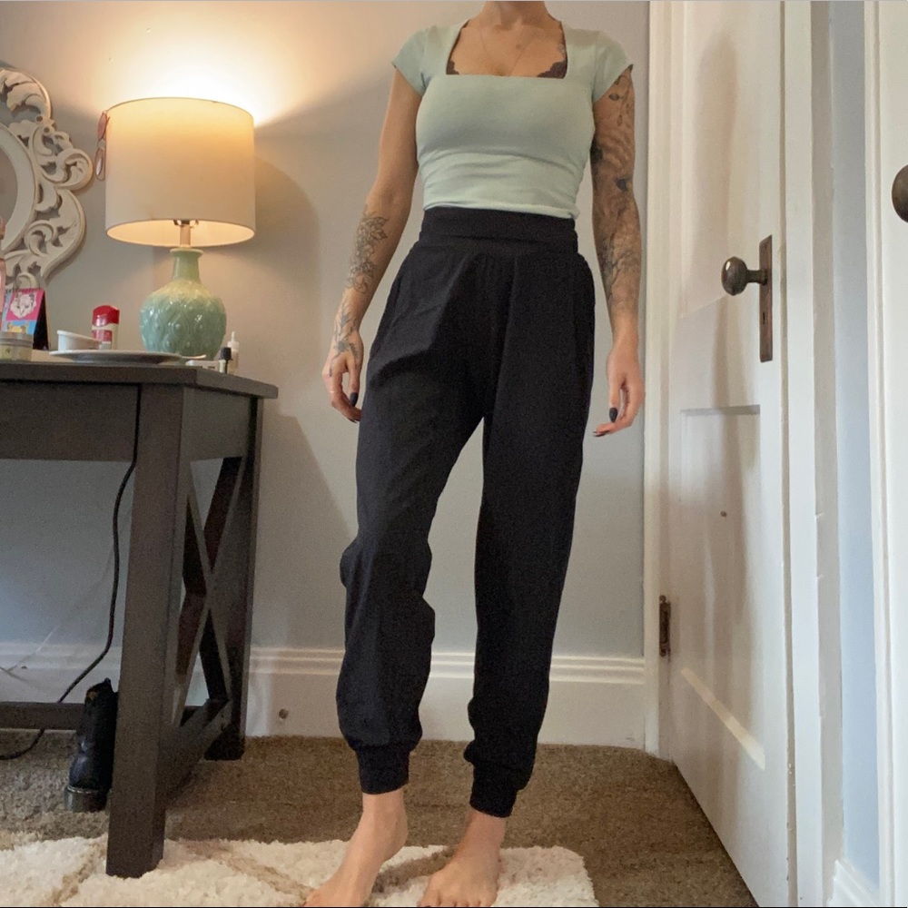 Halara High Waisted Joggers black